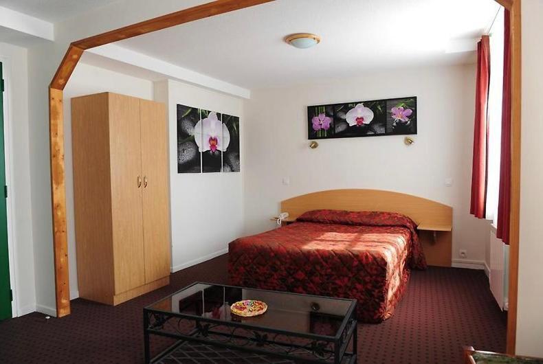 Logis Hotel Le Val De Vence Launois-sur-Vence Exterior foto